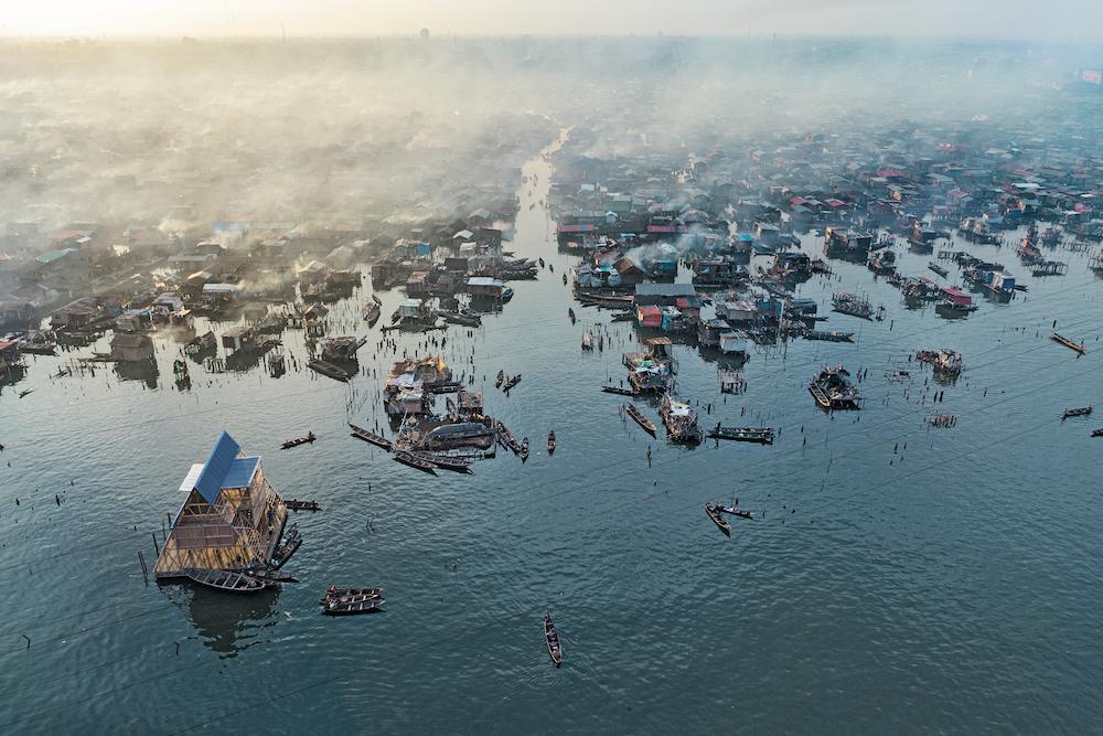 Makoko in der Lagune von Lagos ist ins Wasser gebaut. NLÉ entwickelten dafür eine schwimmende Schule. Drei Jahre lang war sie in Betrieb.