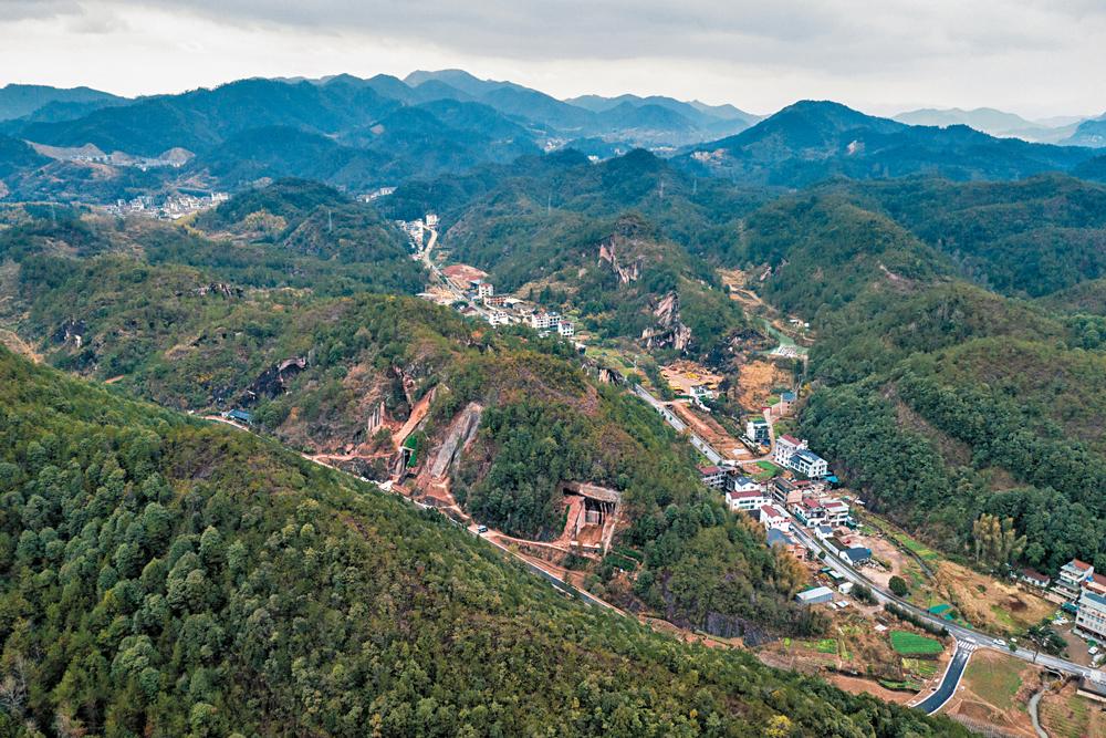 Quarry no. 8 is now a space for reading and education – it is one of some 3,000 small quarries in the area. Nine of them will be transformed for cultural use.