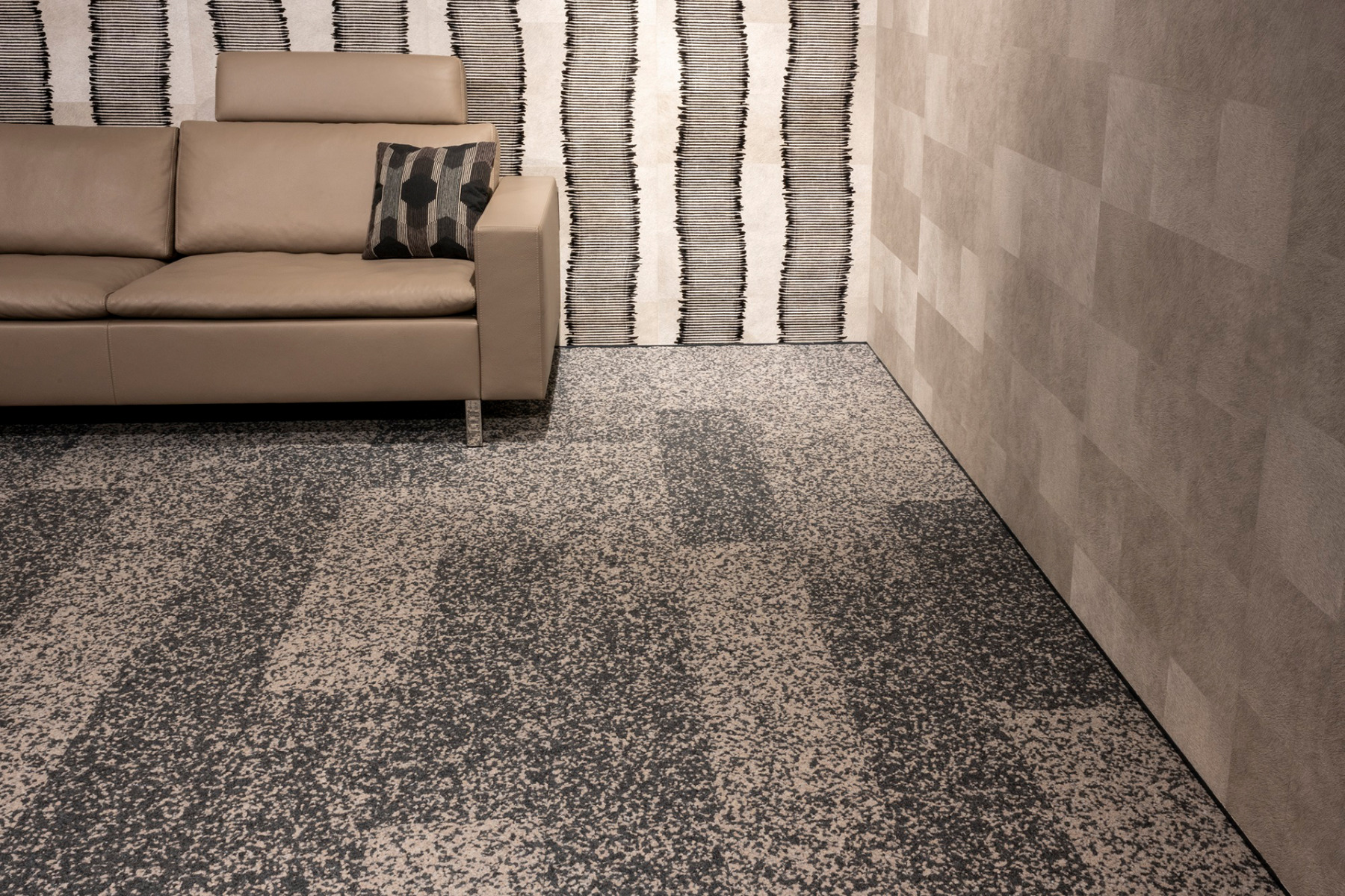 Bewegendes Bodendesign mit Kugelgarn Volta