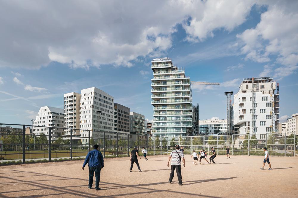 Das neue Stadtquartier in Paris mit 3400 Wohnungen und 140 000 m2 Bürofläche wurde als soziales Öko-Quartier der Zukunft angekündigt. Nach der Fertigstellung erweist sich nicht alles als so ideal.