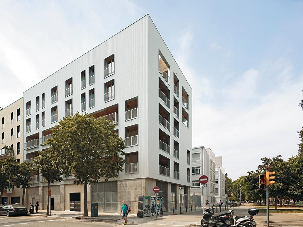 In einer Reihe mit öffentlichen Einrichtungen wie Krankenhaus, Kindergarten und Schule sollte auch der Wohnbau einen öffentlichen Charakter haben.