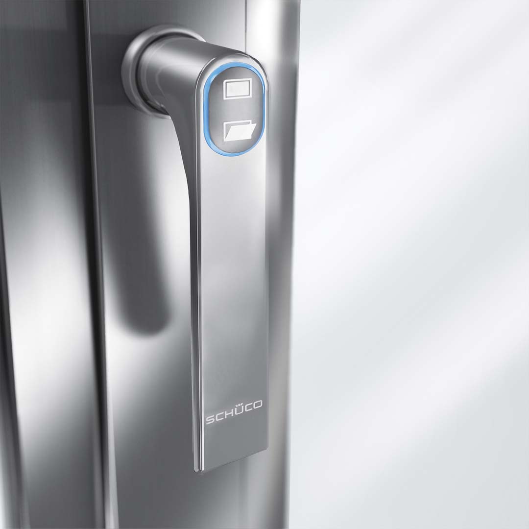 Schüco TipTronic: die mechatronische Beschlagsgeneration mit verdeckt liegenden Bauteilen.