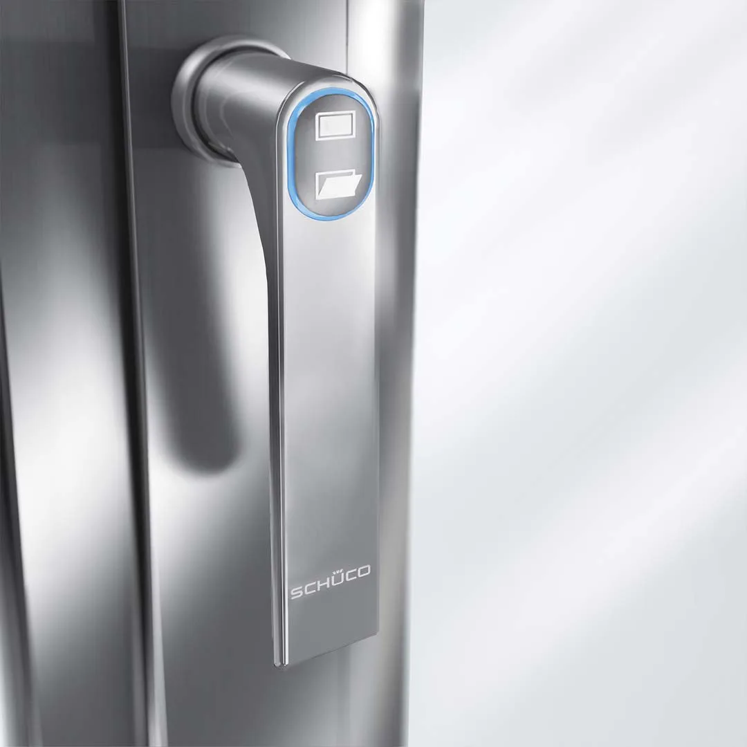 Schüco TipTronic: die mechatronische Beschlagsgeneration mit verdeckt liegenden Bauteilen.