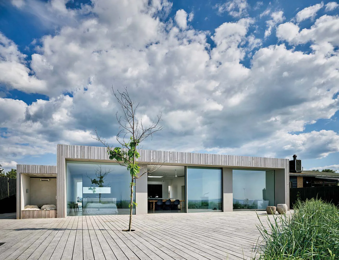 Panorama-Design-Schiebesystem ASS 77 PD in einem Sommerhaus in Hornbaek/ Dänemark (Architekten: Brigitte Bruun RaW Architects) Foto: Schüco