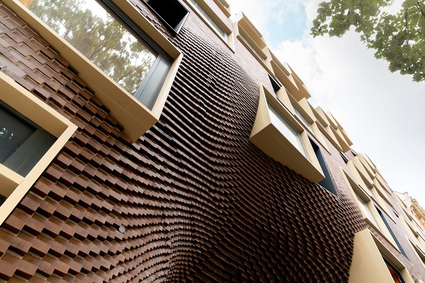 Ziegelarchitektur im Fluss: Bricks Berlin von GRAFT