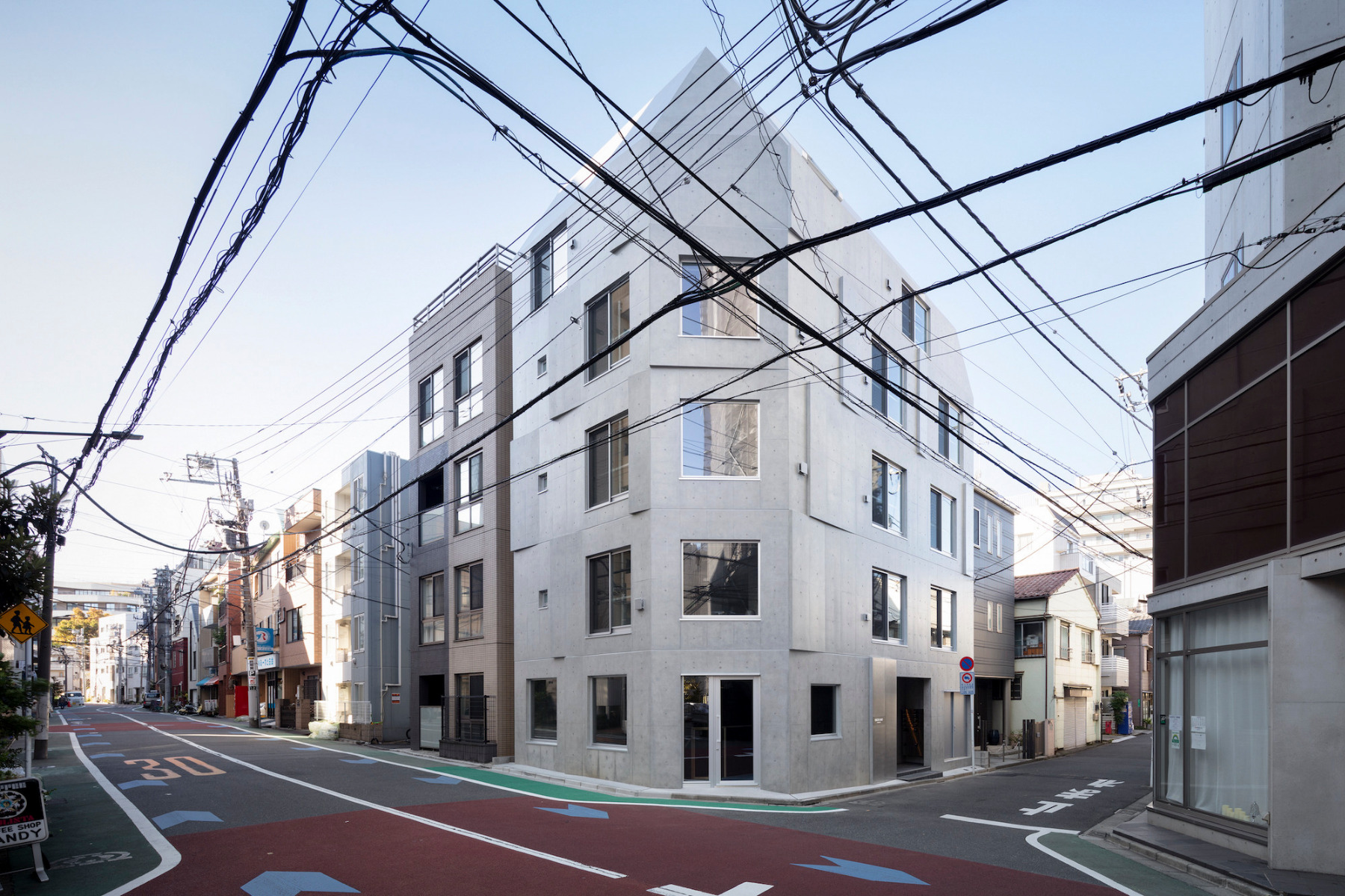 Wohn- und Geschäftshaus in Tokio von Sasaki und Ytro