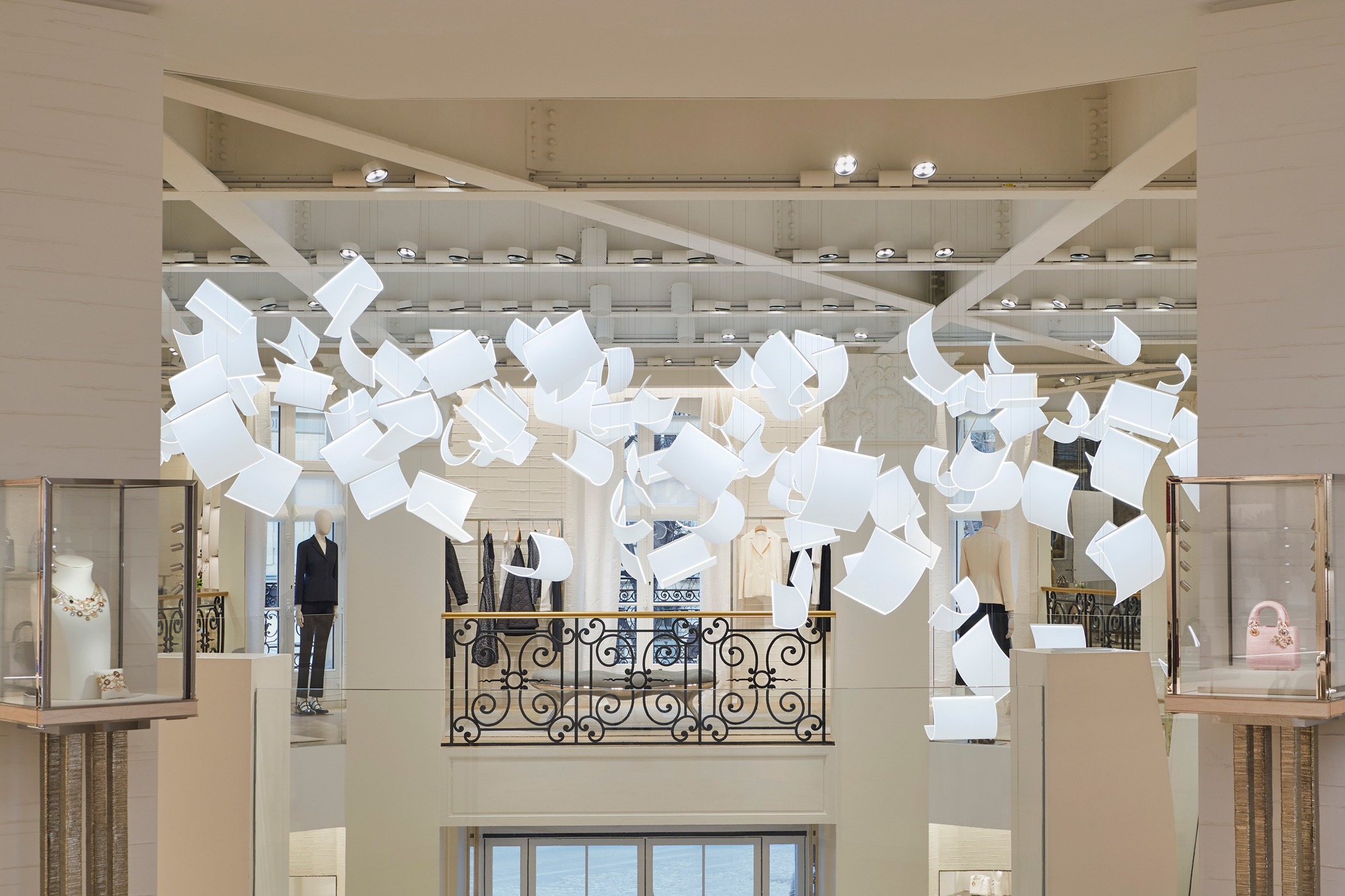 Bourrasque: Installation von Paul Cocksedge Studio