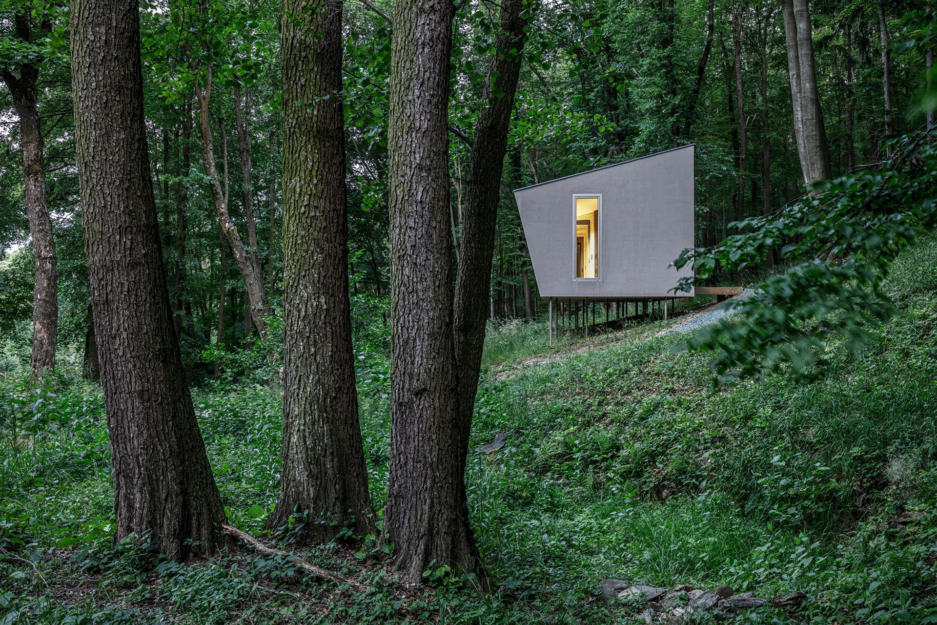 Cabin Moss liegt auf einem Waldgrundstück in Kőszeg.