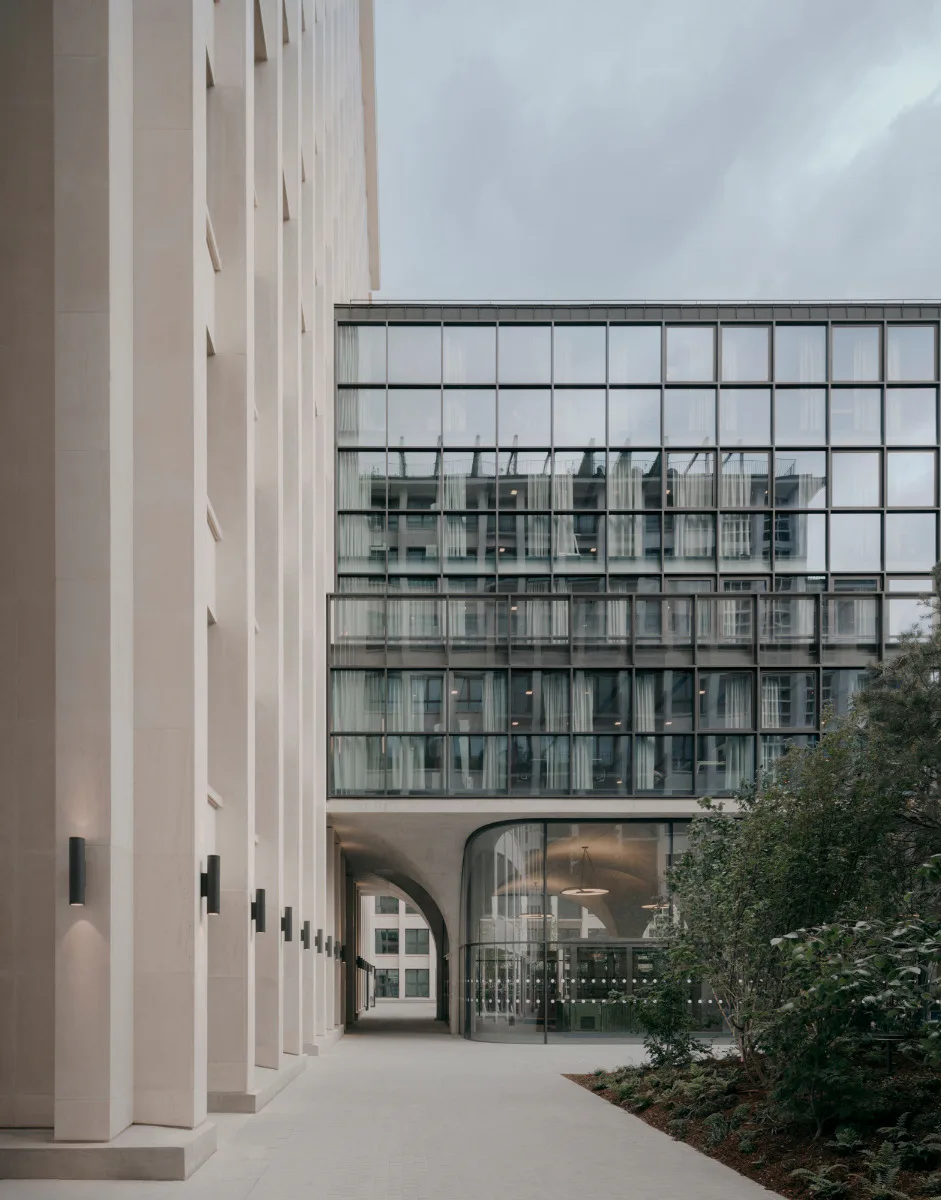 Hof, Bestand und Neubau