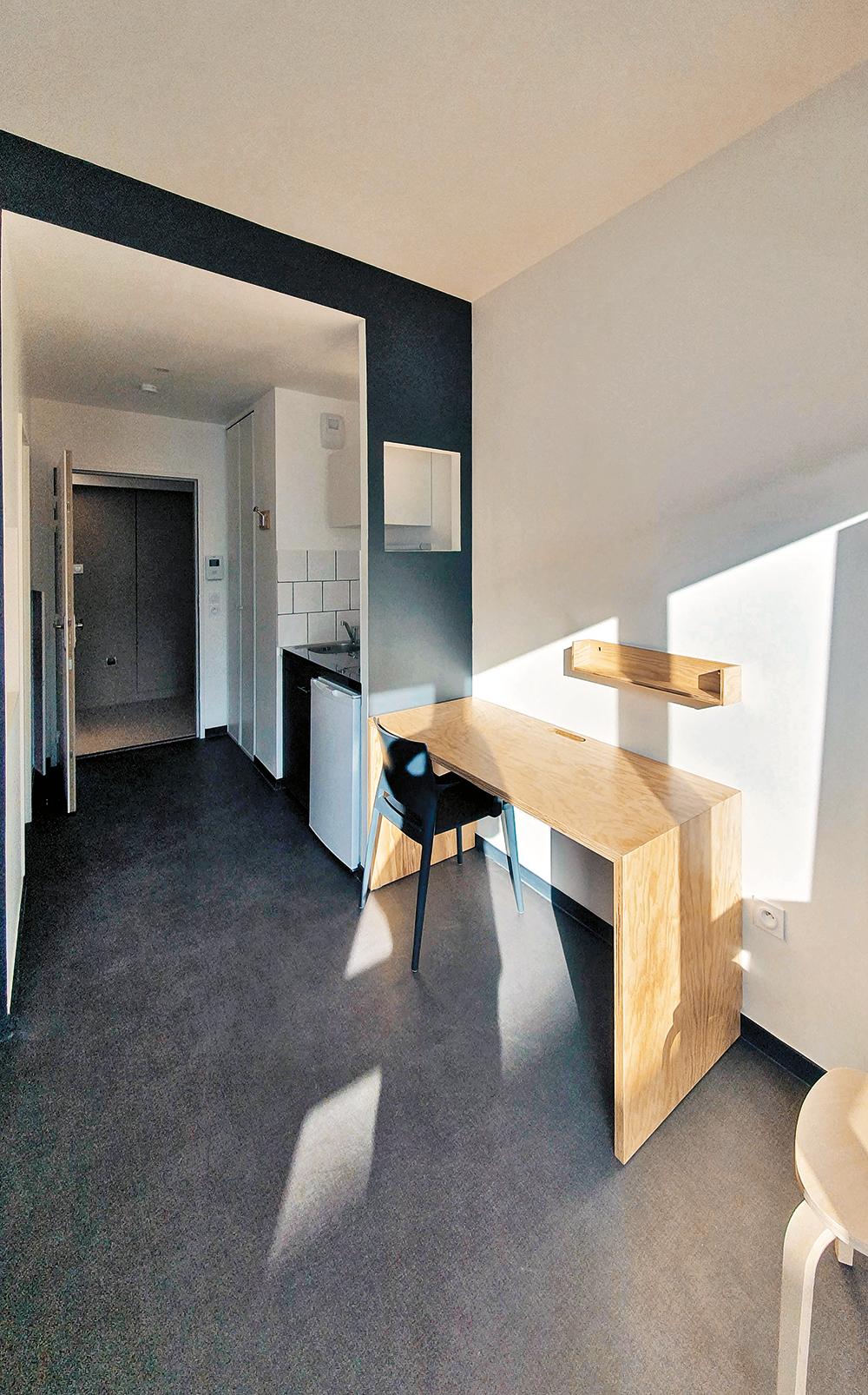 Entlang der Flure reihen sich überwiegend Einzimmer-Apartments und wenige Zweizimmerwohnungen auf.