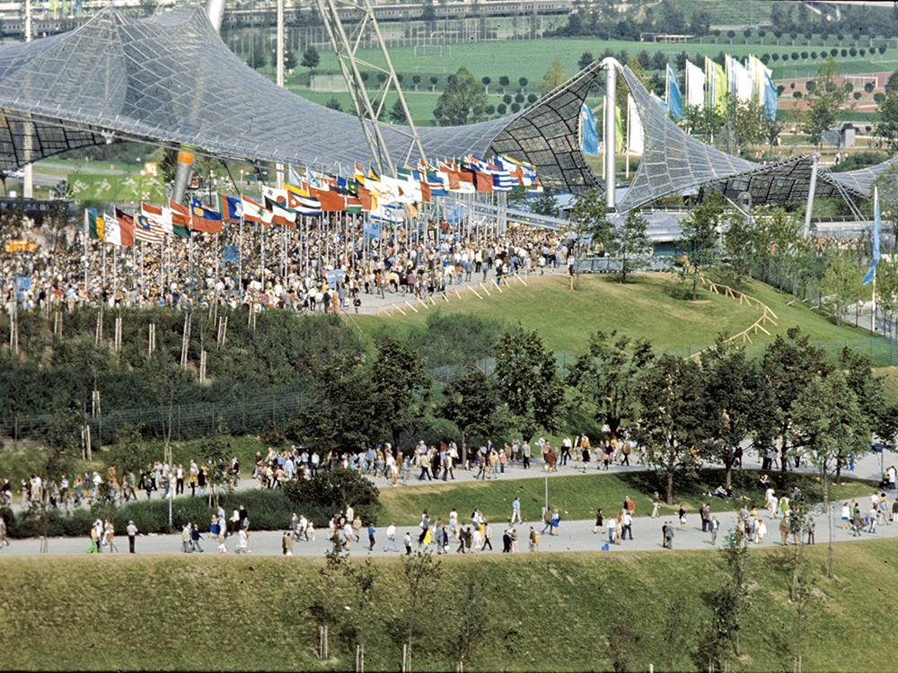 München 1972: Das Designkonzept für die Spiele hat maßgeblich dazu beigetragen, dass die Sportveranstaltung trotz des Terroranschlags die „heiteren Spiele“ genannt werden.