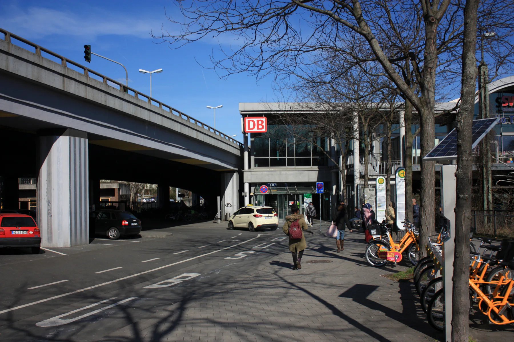 Ansicht Bahnhofszugang und Hochstraße, Zustand vor dem Umbau