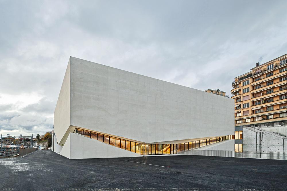 In Lausanne haben Aires Mateus und Itten + Brechbühl zwei Museen in einem skulpturalen Baukörper vereint.