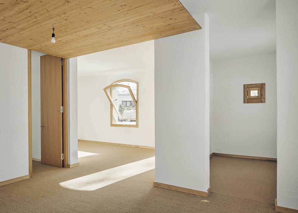 Geometrisch sind die drei Versuchshäuser in Bad Aibling identisch. So kann der Einfluss der unterschiedlichen Materialien vergleichend gemessen werden.