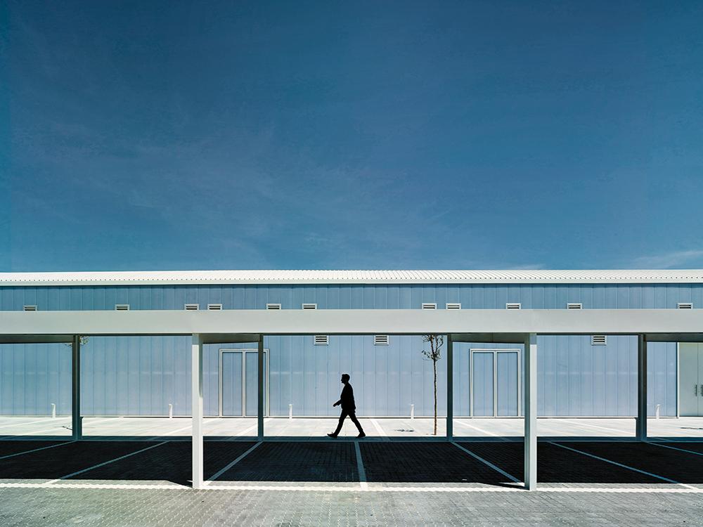 The building envelope consists of a double skin exhaust air facade. Hot air ascends within the facade interstice and is exhausted through vent grilles.