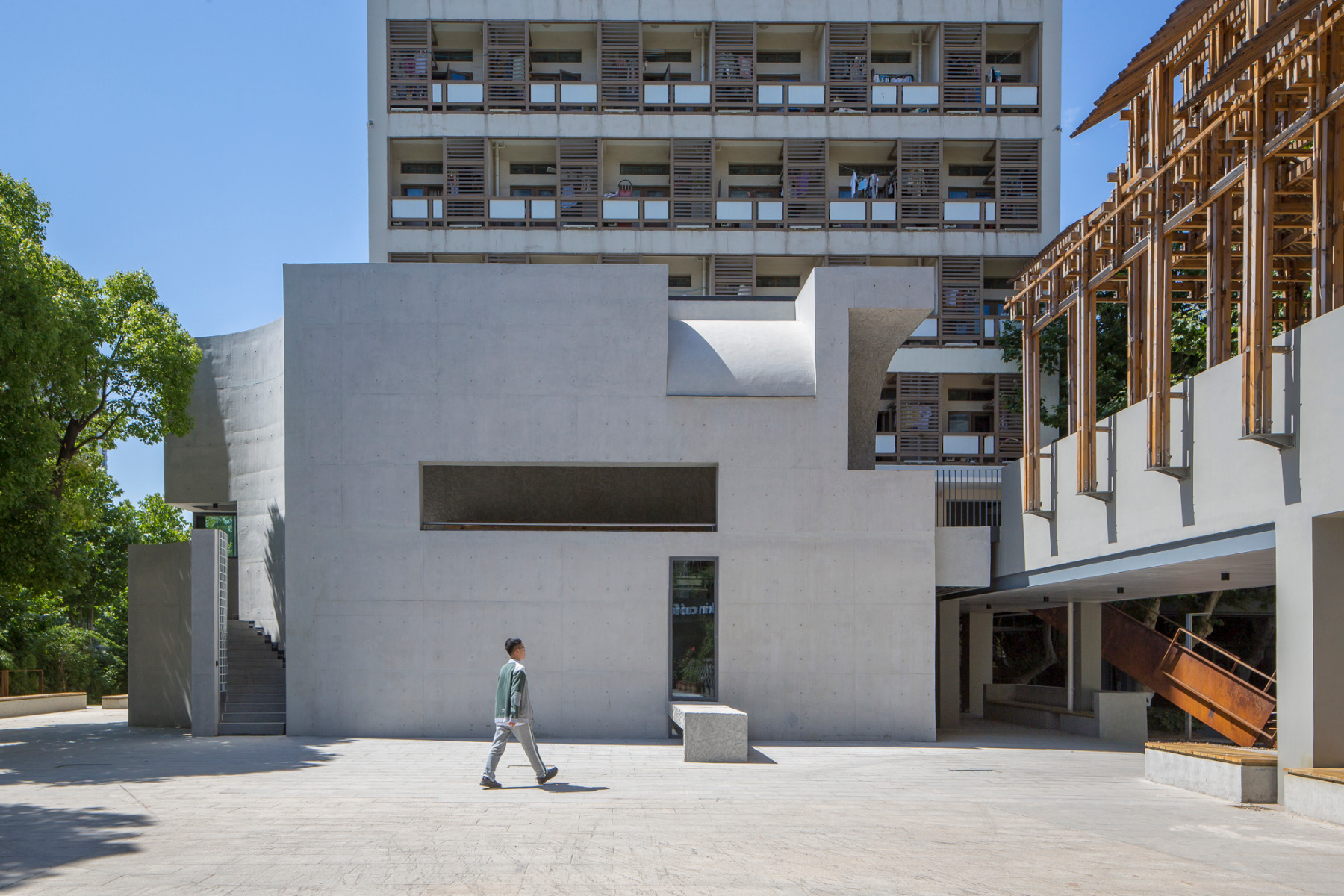 Concrete Exhibition Hall von Atelier Diameter