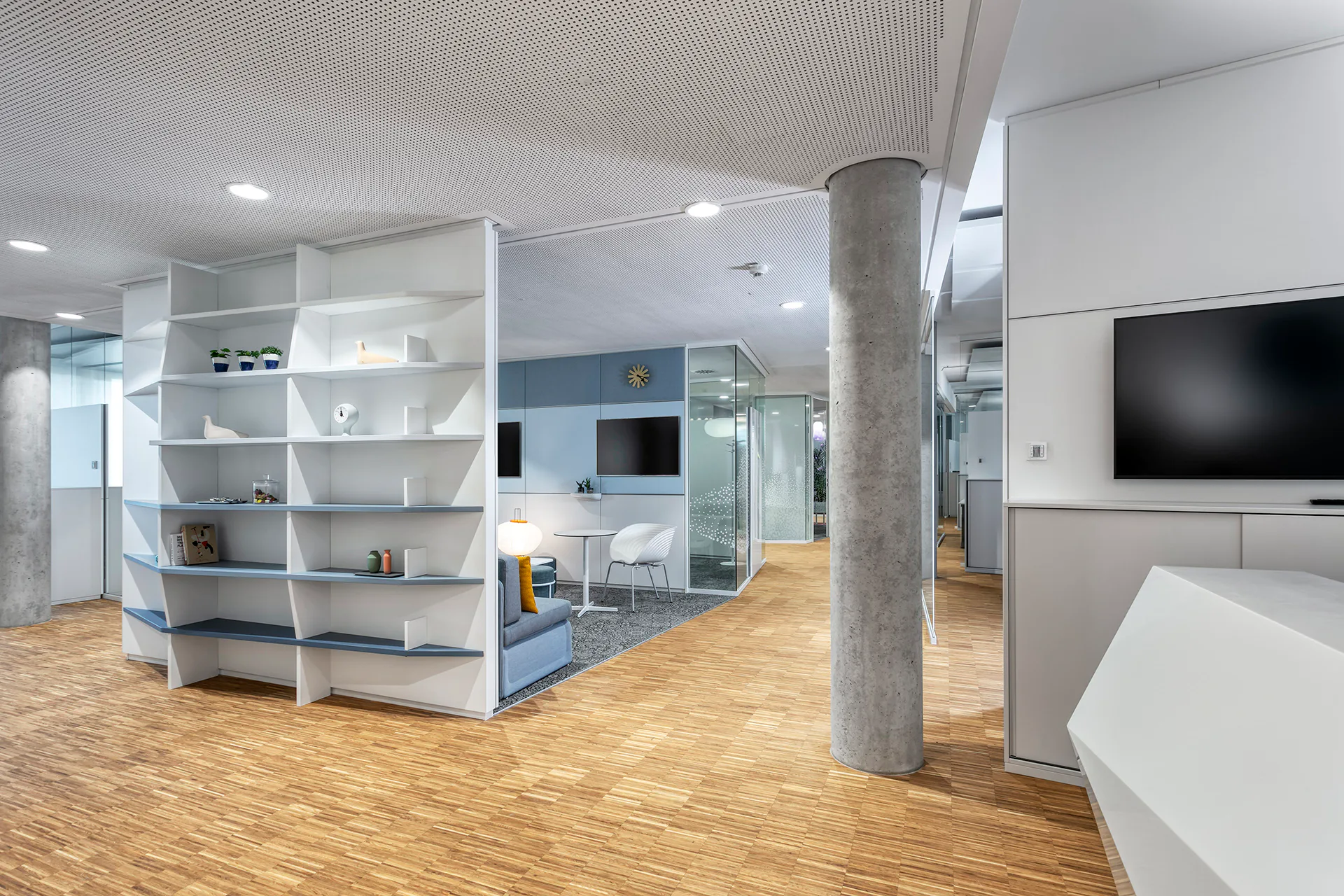 Luft: Bibliothek am Empfang