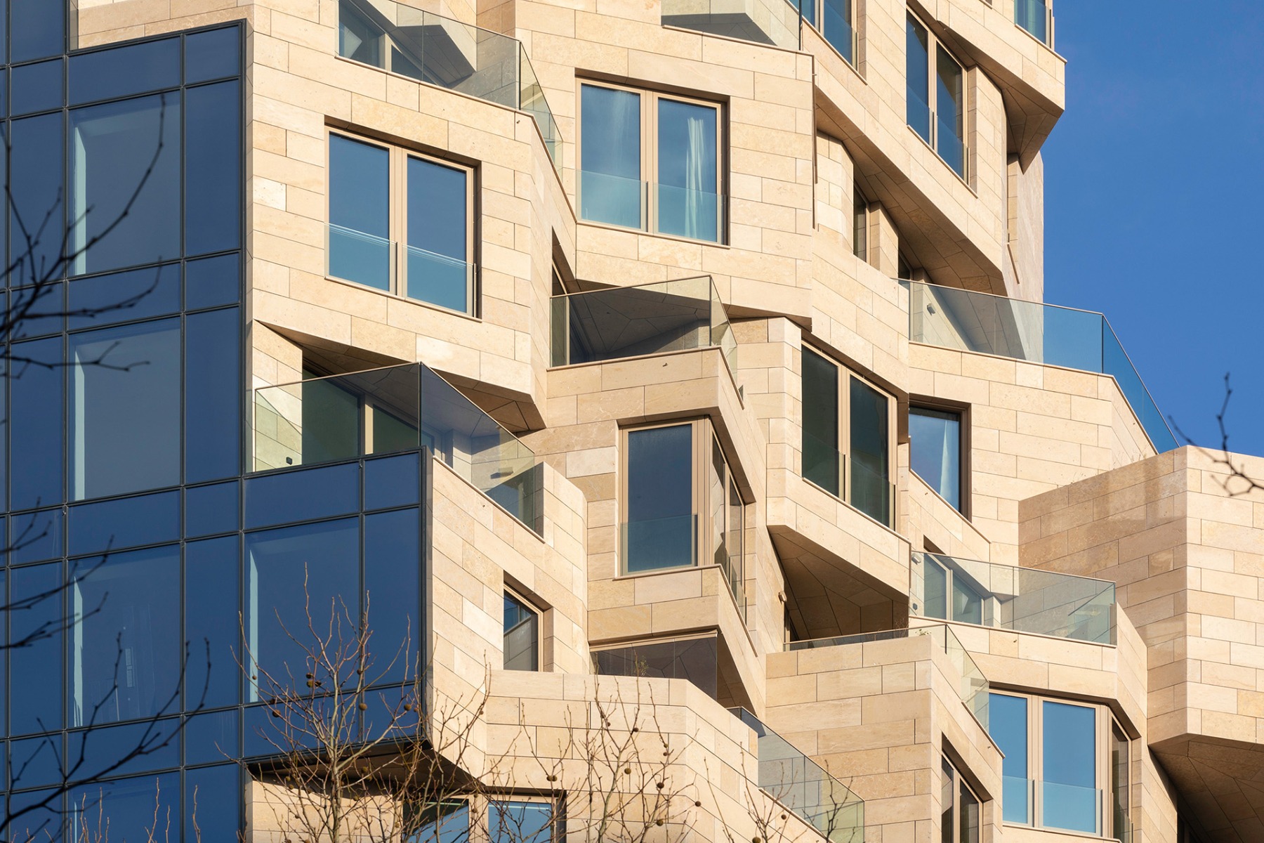 Valley in Amsterdam mit individuellen Faltverglasungen