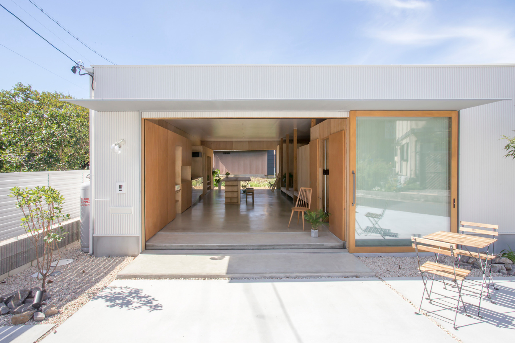 Japanisches Einfamilienhaus von 1-1 Architects
