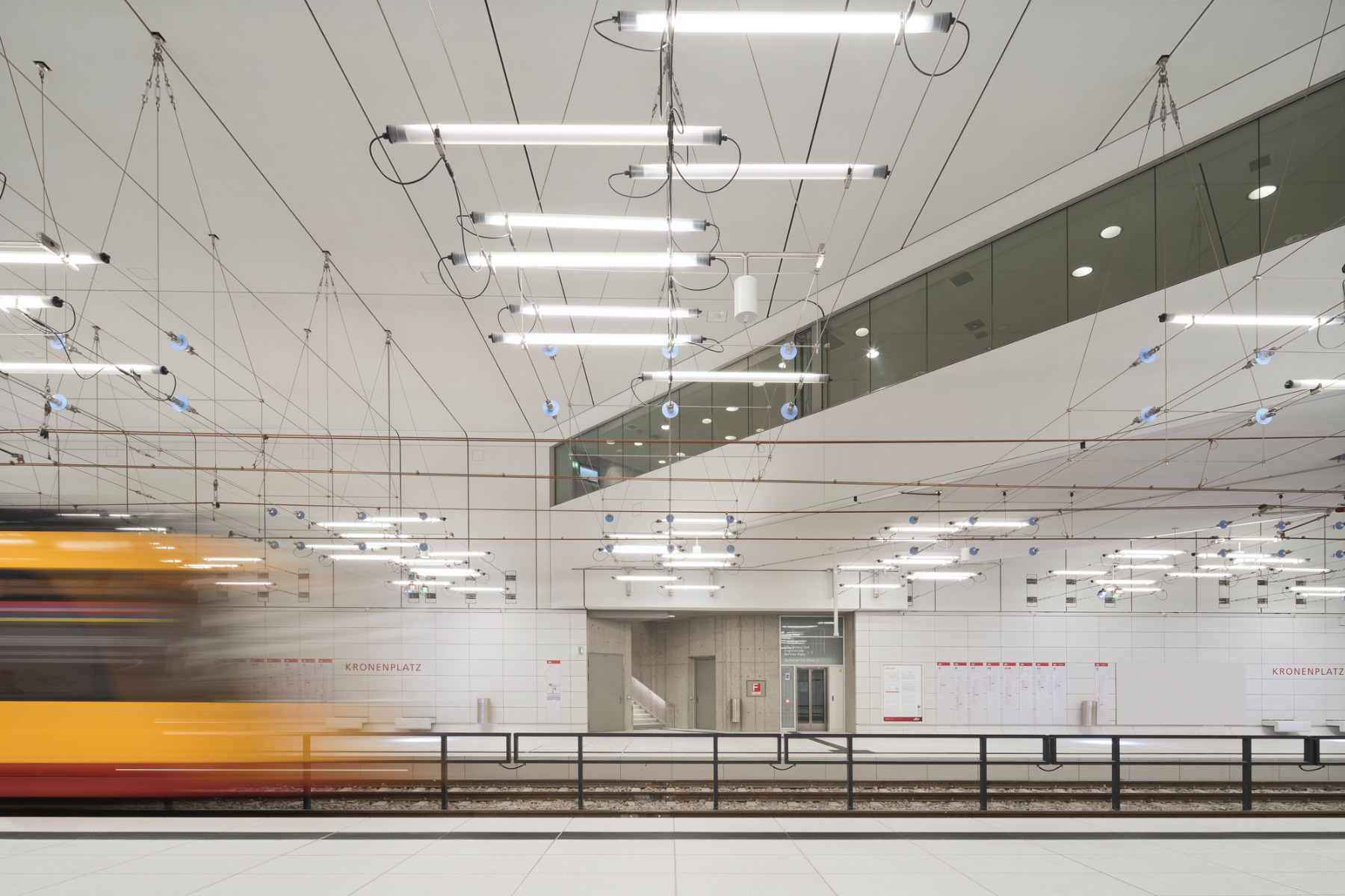 Stadtbahn Karlsruhe - Kunstlicht als Lichtkunst