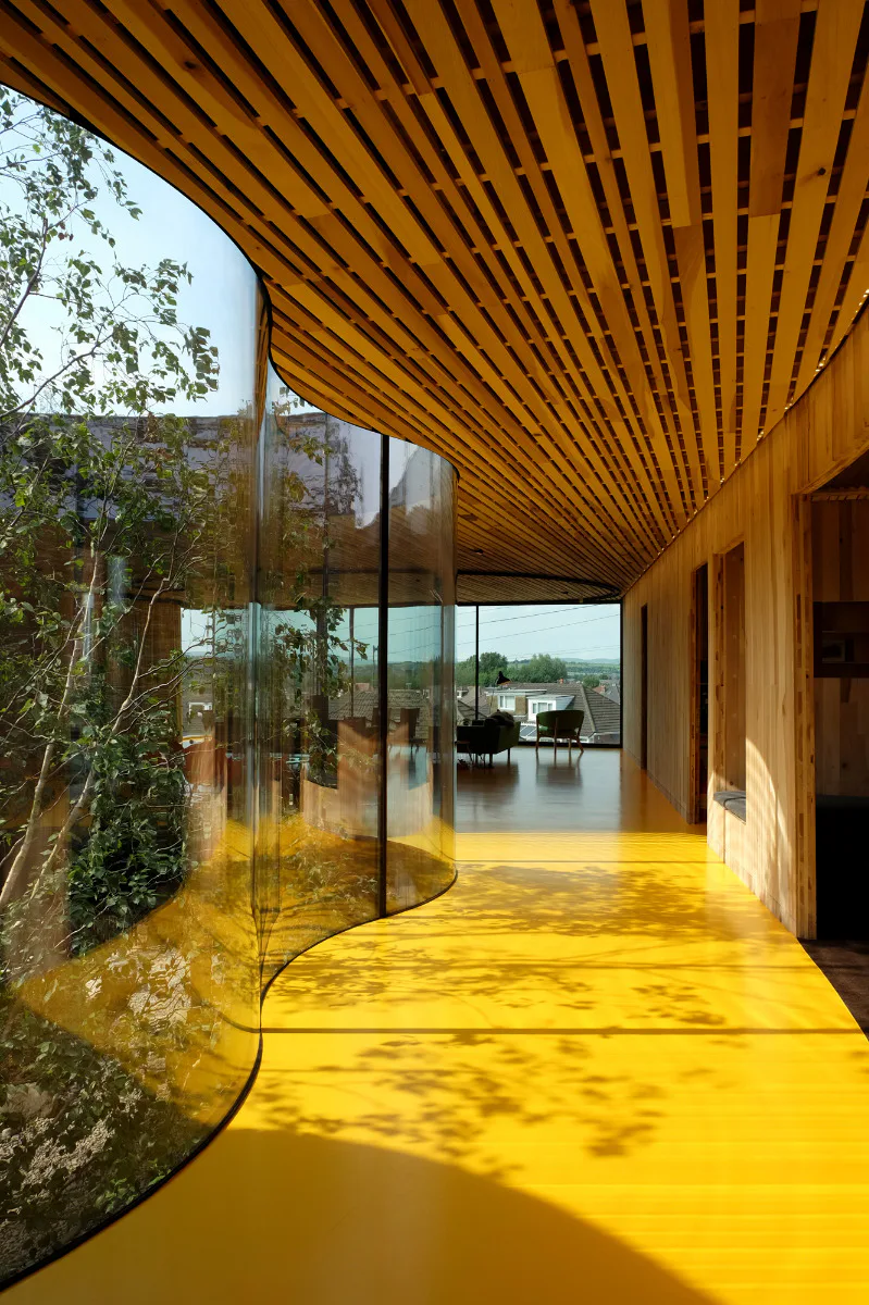 Innenraum in Maggie’s Centre in Oldham, Architektur: dRMM