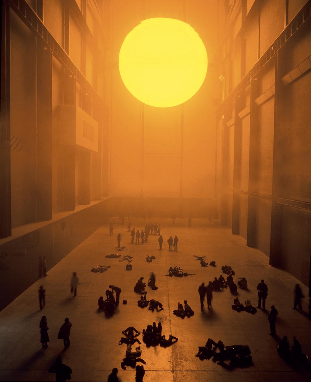„The weather project, 2003“ von Olafur Eliasson in der Turbinenhalle der Tate Modern.