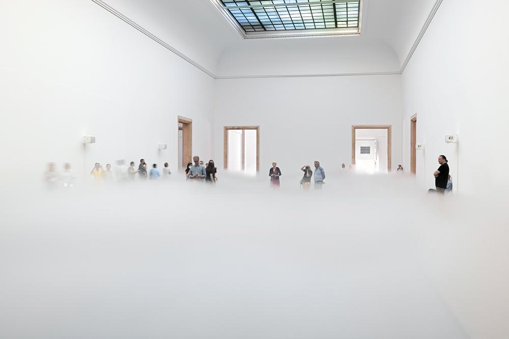 Installation von Fujiko Nakaya in der Ausstellung „Nebel Leben“ im Haus der Kunst in München.