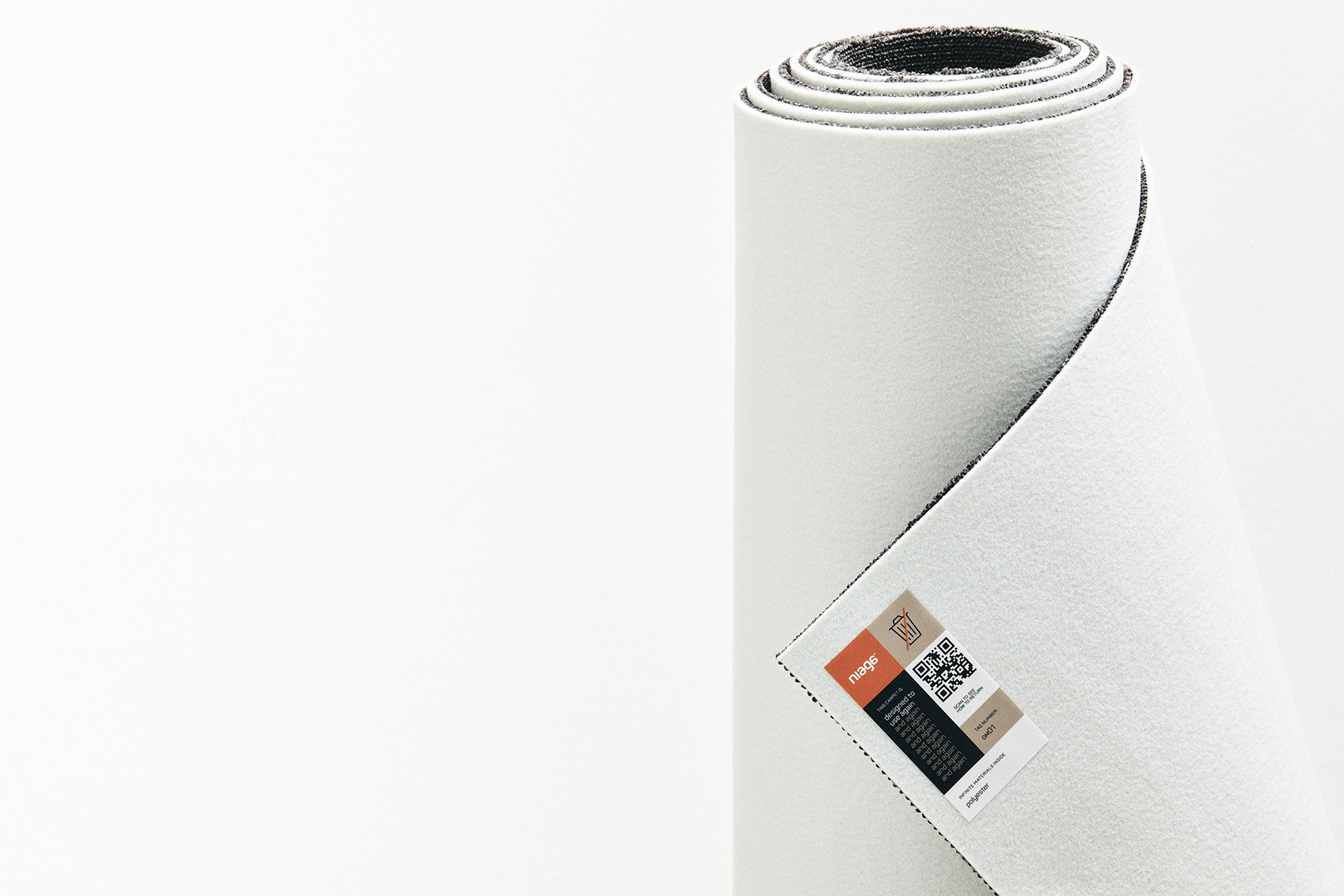 Zirkulärer Teppich aus Mono-Material