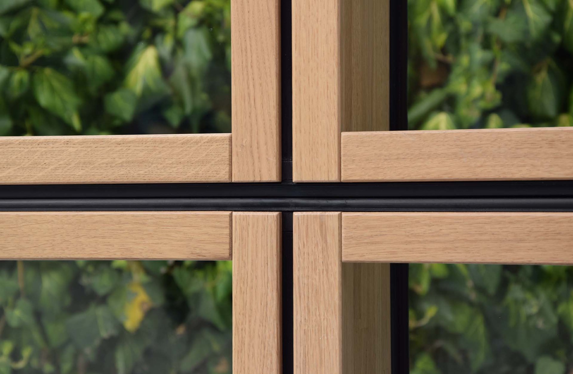 Elementfassade aus Holz und Aluminium