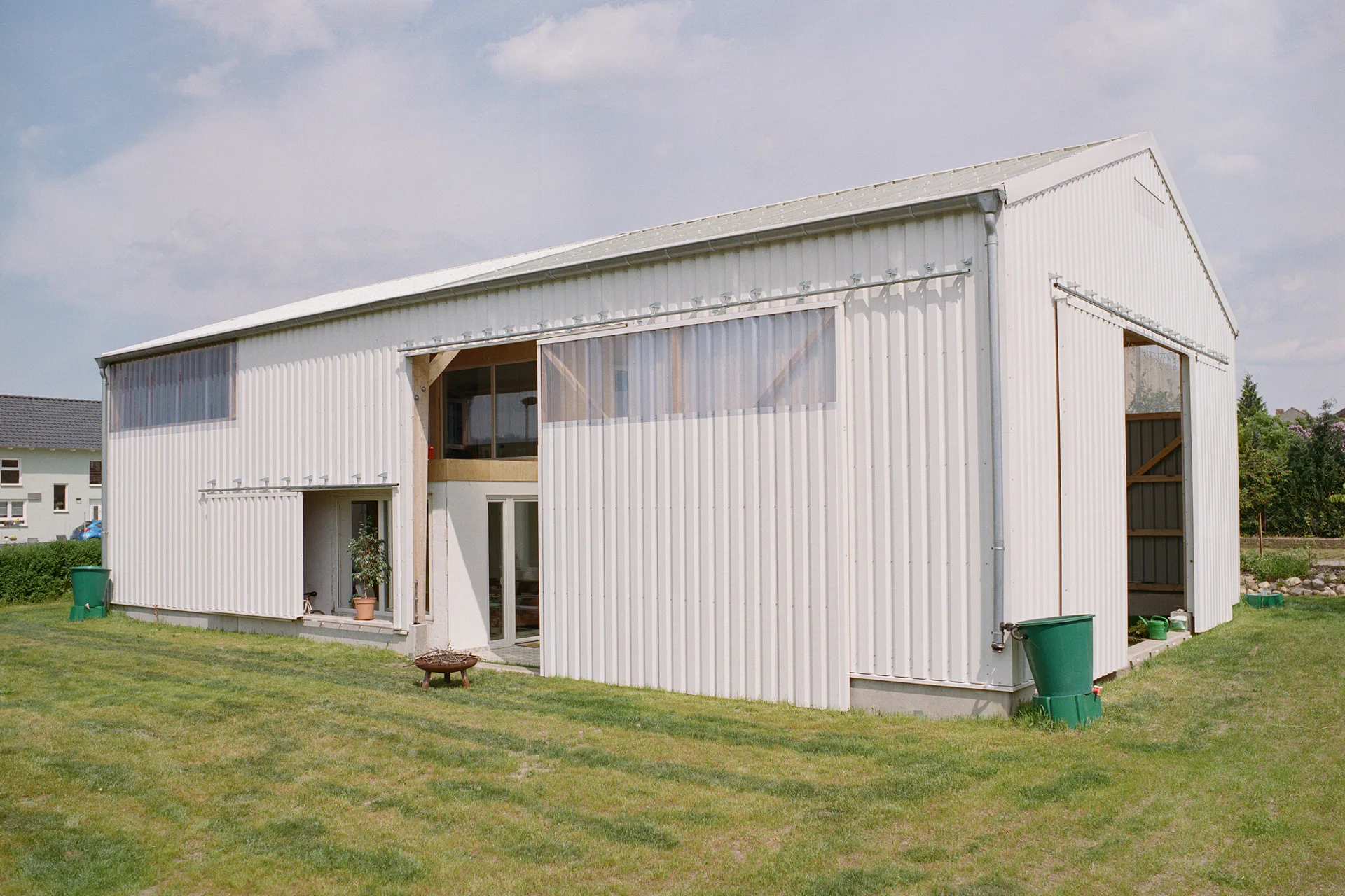 Das Wohnhaus entstand nach dem Haus-im-Haus-Prinzip.