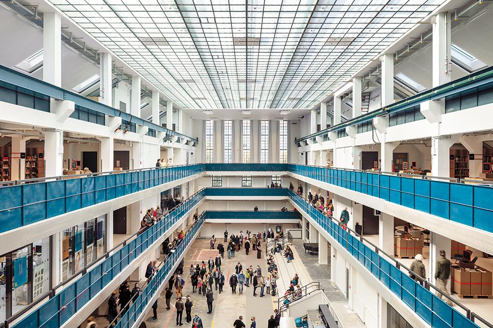 Mit wenig technischem Aufwand verwandelten gmp Architekten und IB Hausladen die alte Industriehalle in das Foyer der Münchner Isarphilharmonie.