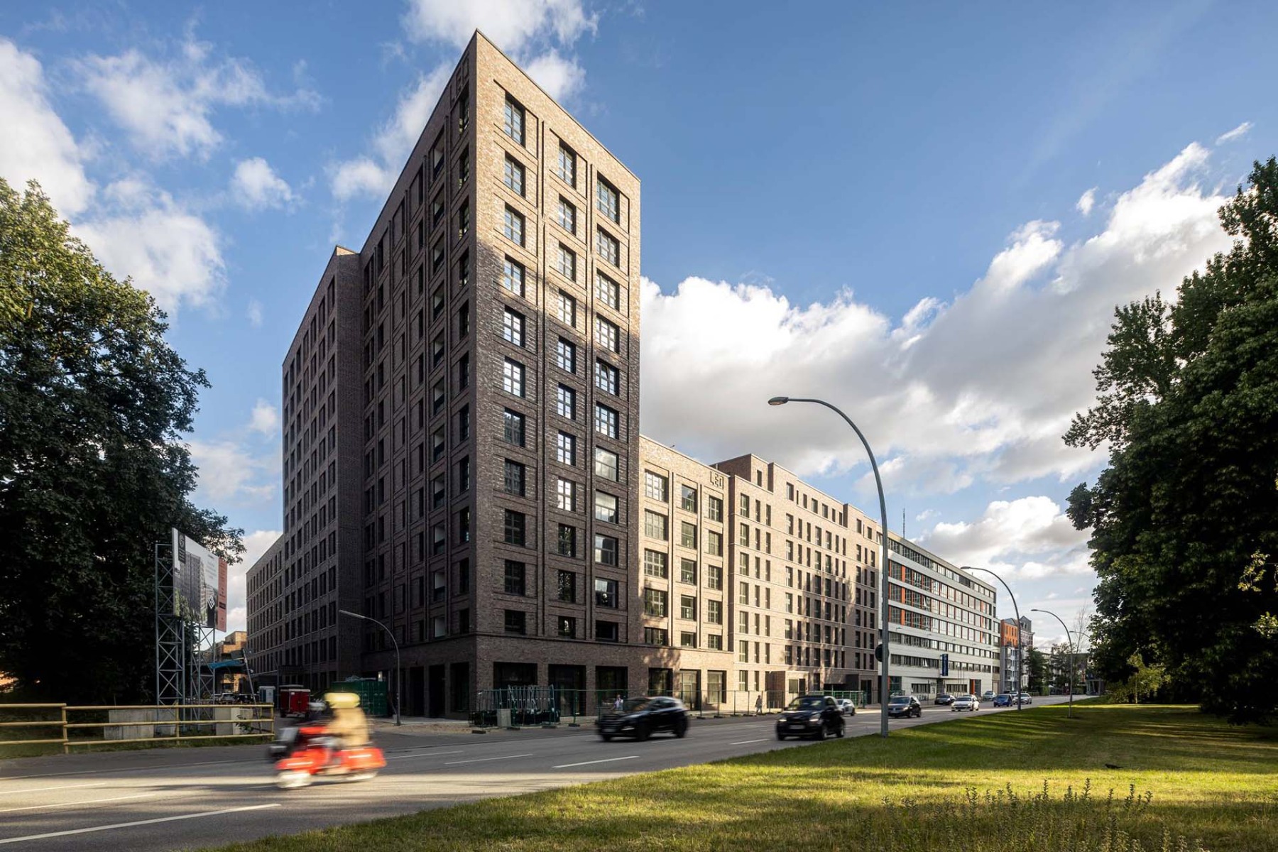 Fassade mit Klinkern in vielen Nuancen