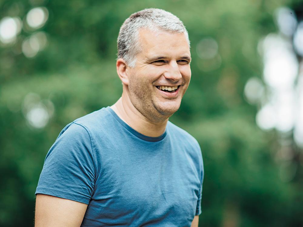 Markus Zilker is a founding partner of Einzueins Architektur. He studied in Vienna and Seville, Spain, where he gained a master’s in architecture and a degree in civil engineering in 2016. The Viennese architect and Einzueins Architektur team mainly apply their collaborative building expertise to projects with participatory planning processes and sustainable living qualities.