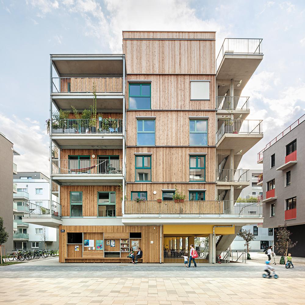 Das Baugruppenprojekt Gleis 21 in Wien erhält den Detail Award 2022. Im Gespräch erläutert Markus Zilker von Einzueins Architektur den außergewöhnlichen partizipativen Planungsprozess des Wohnungsbaus.