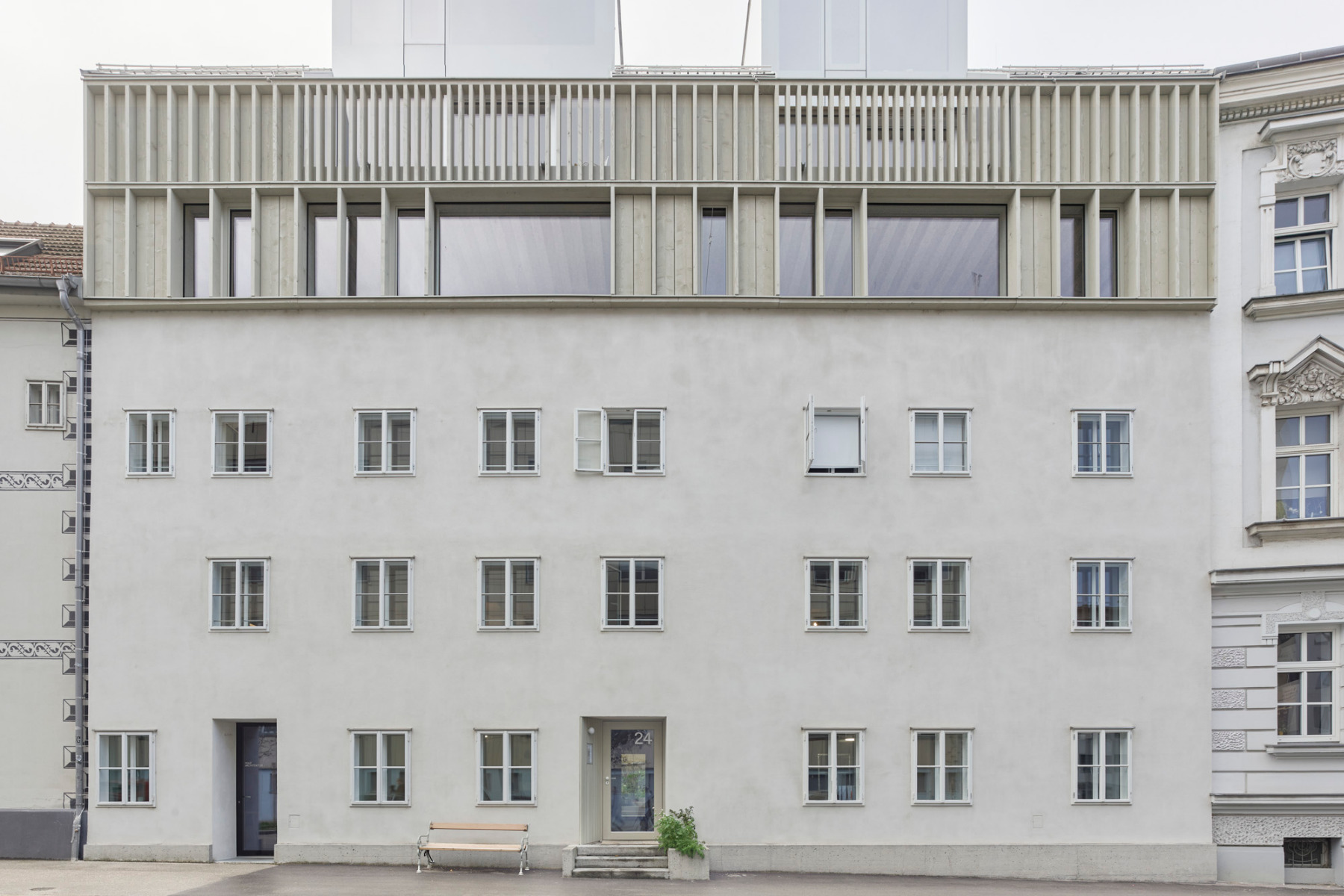 Aufstockung eines Altstadthauses in Linz von Mia2