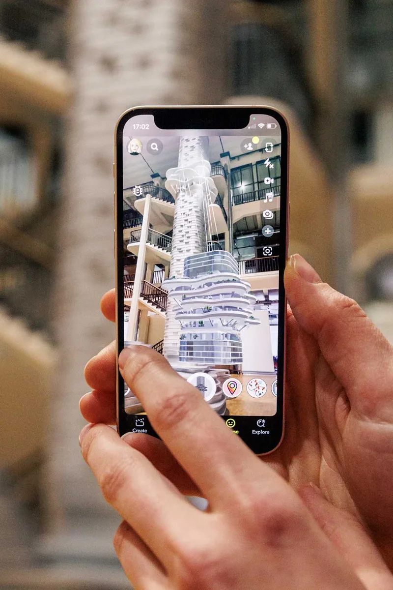 AR Experience in der Ausstellung Ole Scheeren: Spaces of life im ZKM, Karlsruhe.