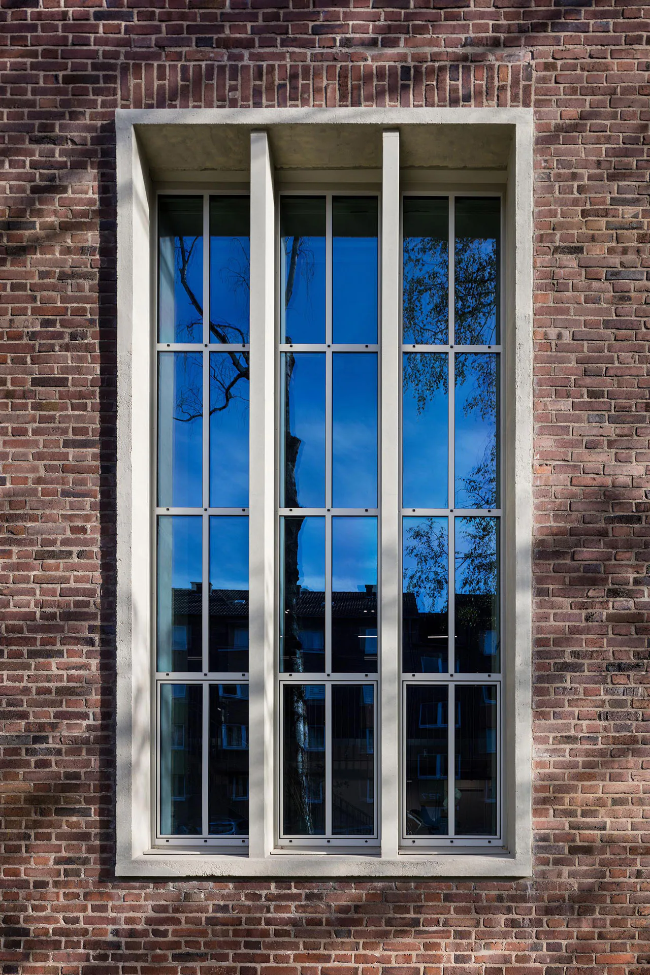 Historische Fassade mit Nachhaltigkeitsanspruch: Die hohen Dämmwerte der denkmalgerecht erneuerten Fenster mit Profilsystemen von Forster tragen zur Nachhaltigkeit des Gebäudes bei.