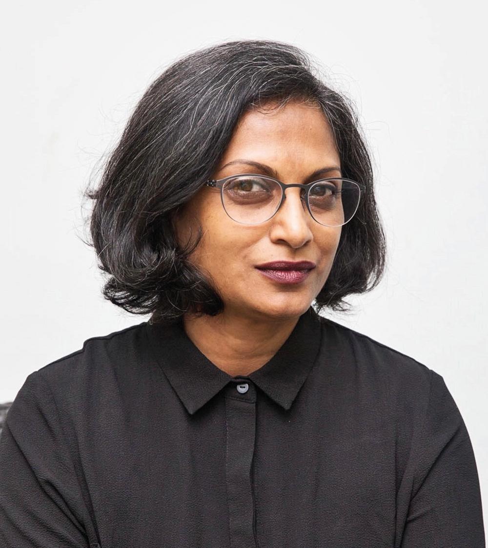 Marina Tabassum gründete ihr Architekturbüro 2005 in Dhaka, nachdem sie zehn Jahre lang als Partnerin und Mitgründerin das Büro Urbana leitete. Die Projekte von Marina Tabassum Architects (MTA), darunter öffentliche Gebäude, Wohn- und Kulturbauten, entwickeln eine architektonische Sprache, die zeitgenössisch ist und lokale Bautraditionen reflektiert.