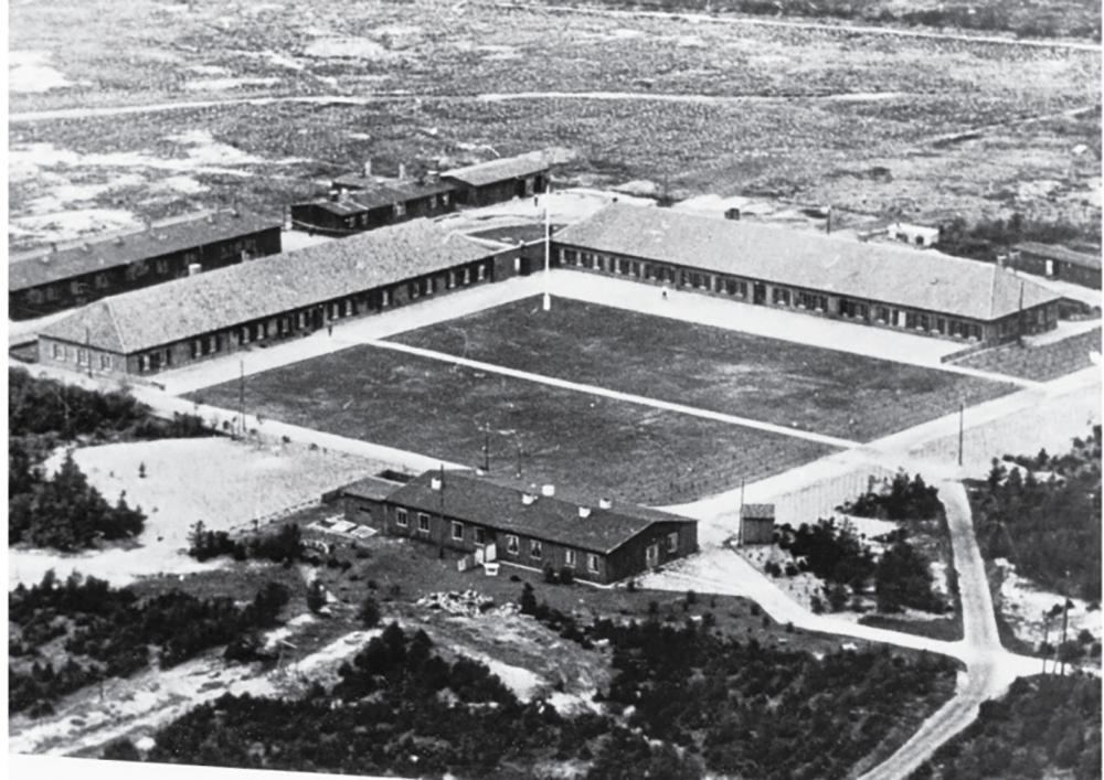 Das Bestandsgebäude wurde als Flüchtlingslager im Zweiten Weltkrieg erbaut. In den letzten zwei verbliebenen Gebäuderiegeln war das Krankenhaus untergebracht.