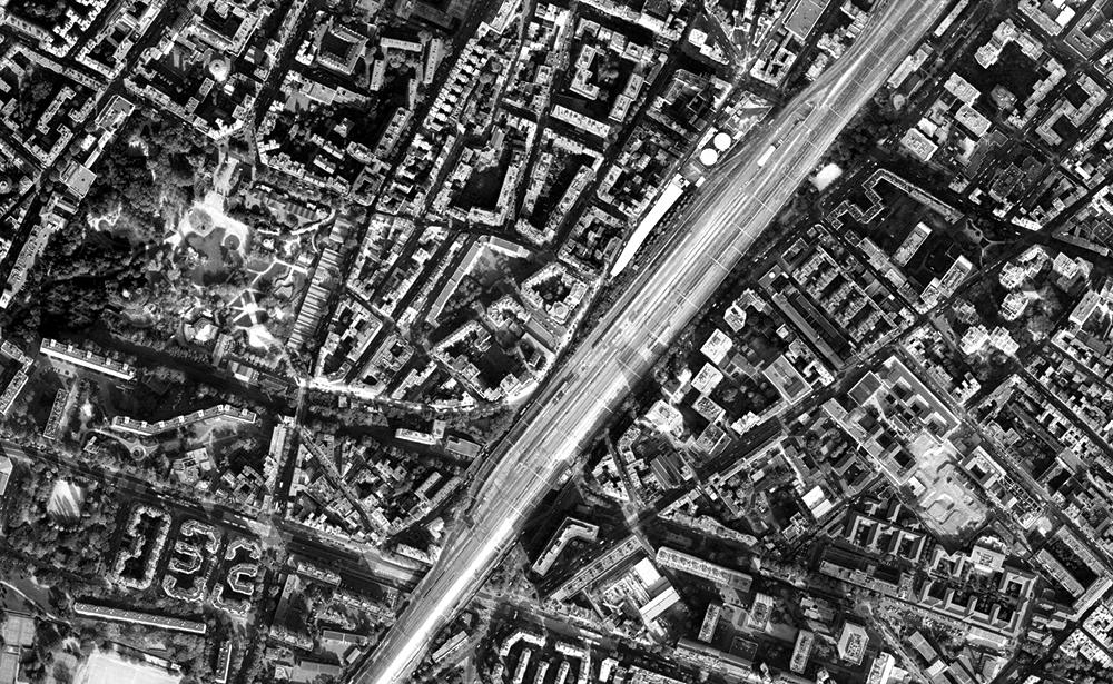 Bevor die Restfläche an der Bahntrasse im 15. Arrondissement zum Bauland erklärt wurde, befand sich dort ein provisorischer Fischmarkt.