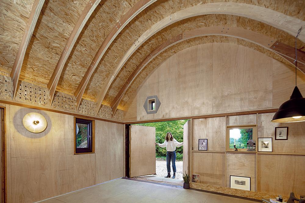Für den Bau kamen viele kleine, oft identische Bauteile zum Einsatz. Sie können von zwei Arbeitern getragen und mit einfachem Werkzeug montiert werden.