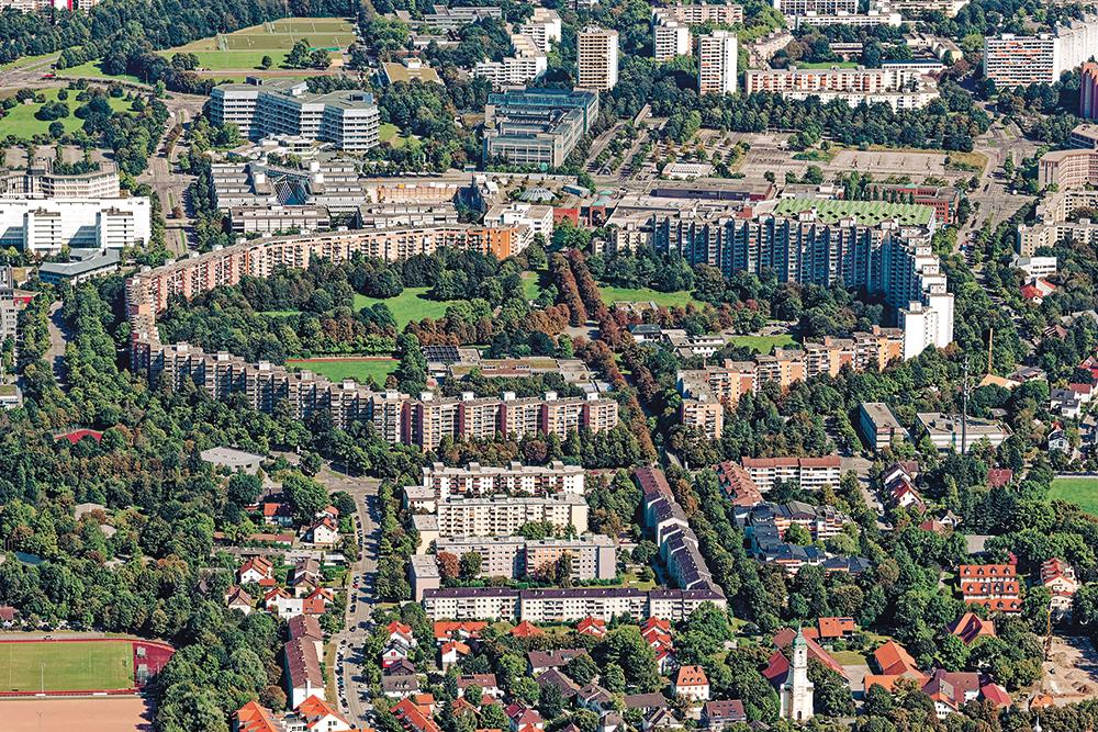 Im Rahmen des Pro ­ jekts NEBourhoods im Münchner Stadtteil Neuperlach schlagen Studierende barriere ­ freie Wohnungen vor, die an bestehende Hochhäuser andocken.