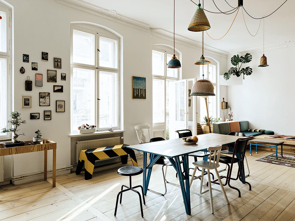 The Berlin-based architect Andree Weissert is an avid woodworker and specialist for custom remodelling in existing buildings. For our interview, we meet in his apartment, which he redesigned in a family-friendly way.
