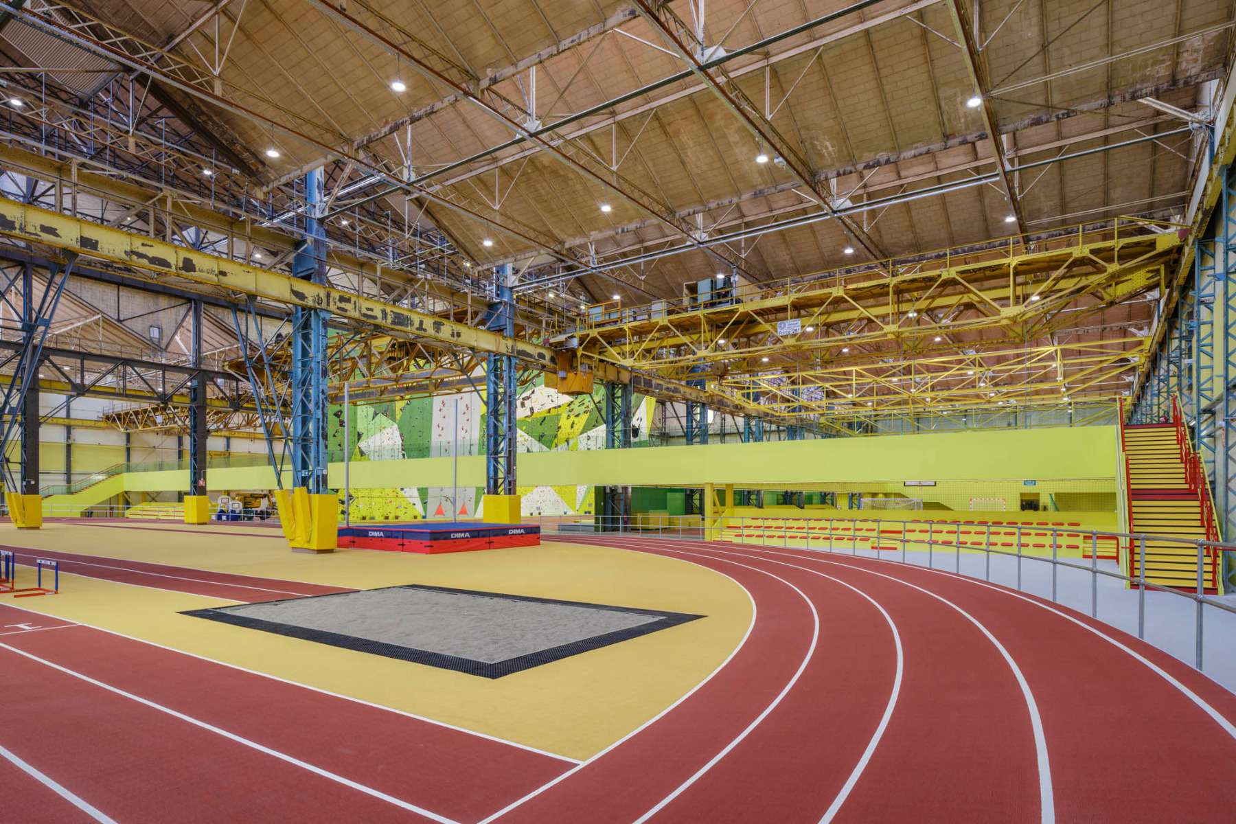 Sportzentrum in Tarbes von Idom