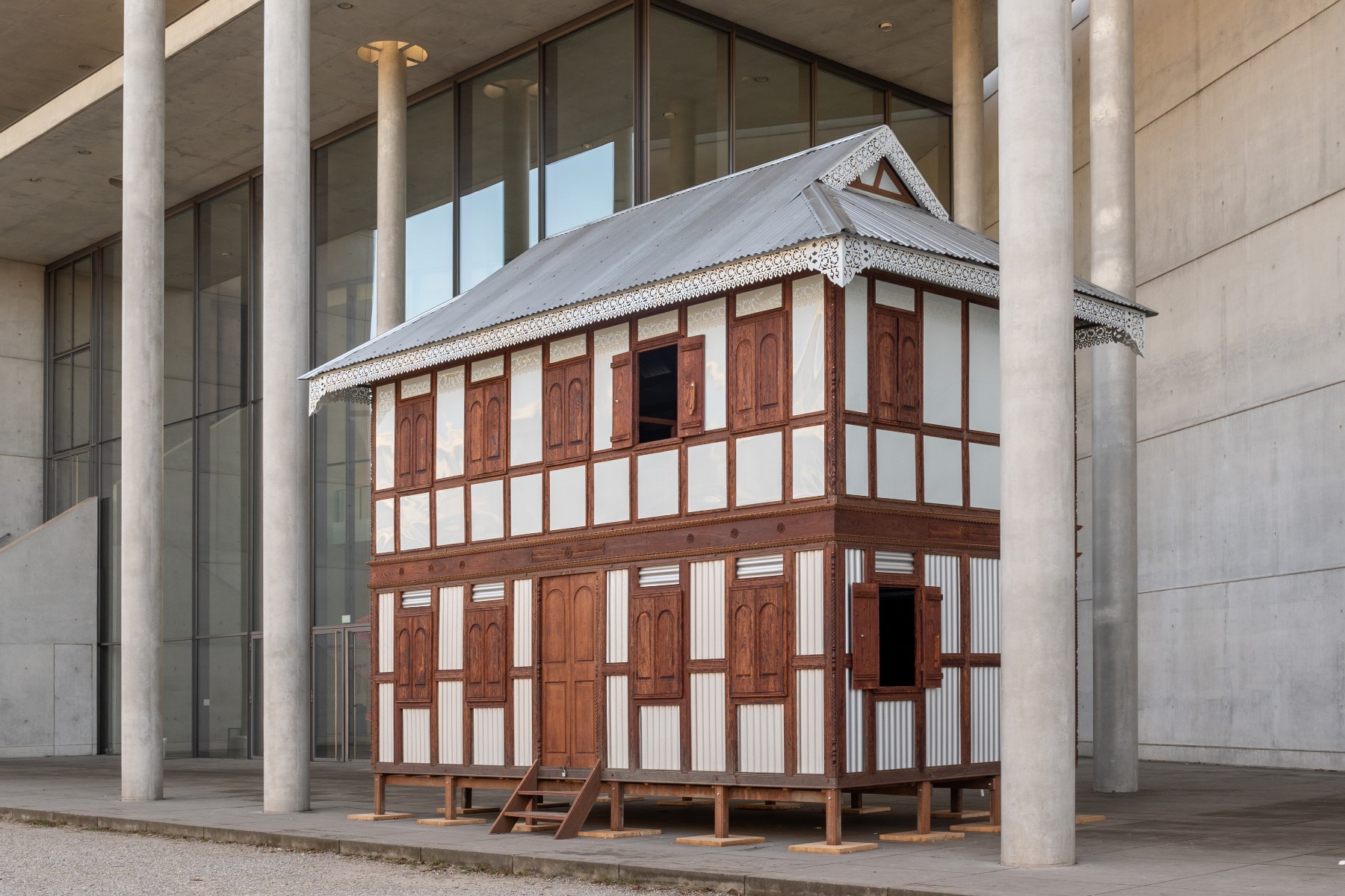 Lokale Materialvielfalt und lebensechte Modelle