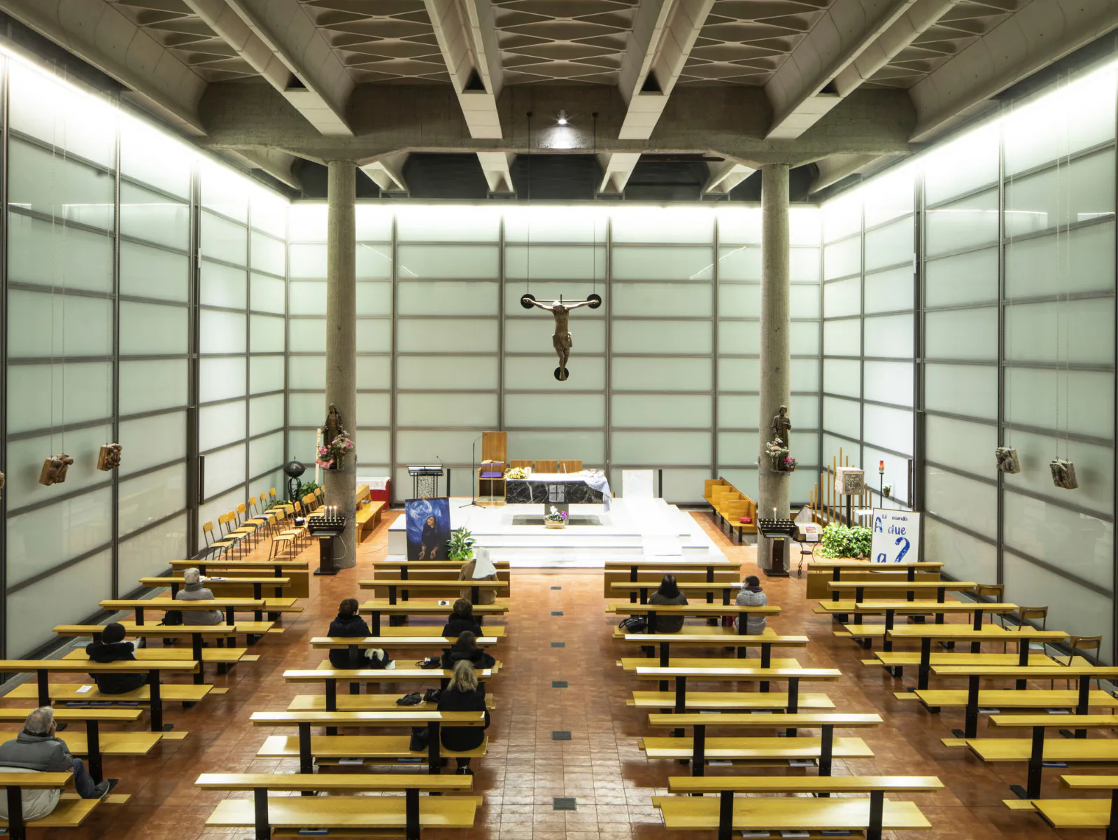 Filippo Romano, Foto der Kirche von Baranzate, entworfen von Angelo Mangiarotti und Bruno Morassutti (1957), 2022 Mailänder Triennale
