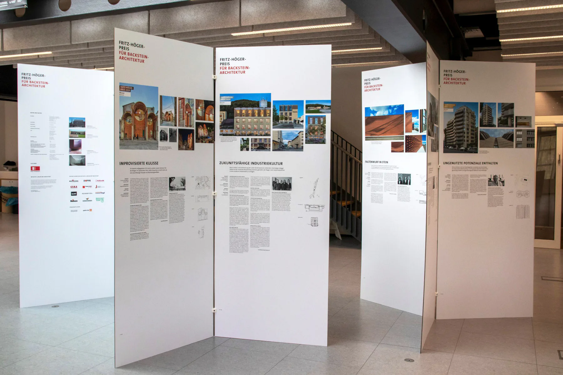 Die Siegerprojekte gehen auf Tour: Auf einer Wanderausstellung an deutschen Hochschulstandorten kann der Architekturnachwuchs von den großen Namen der Szene lernen – aber auch netzwerken.