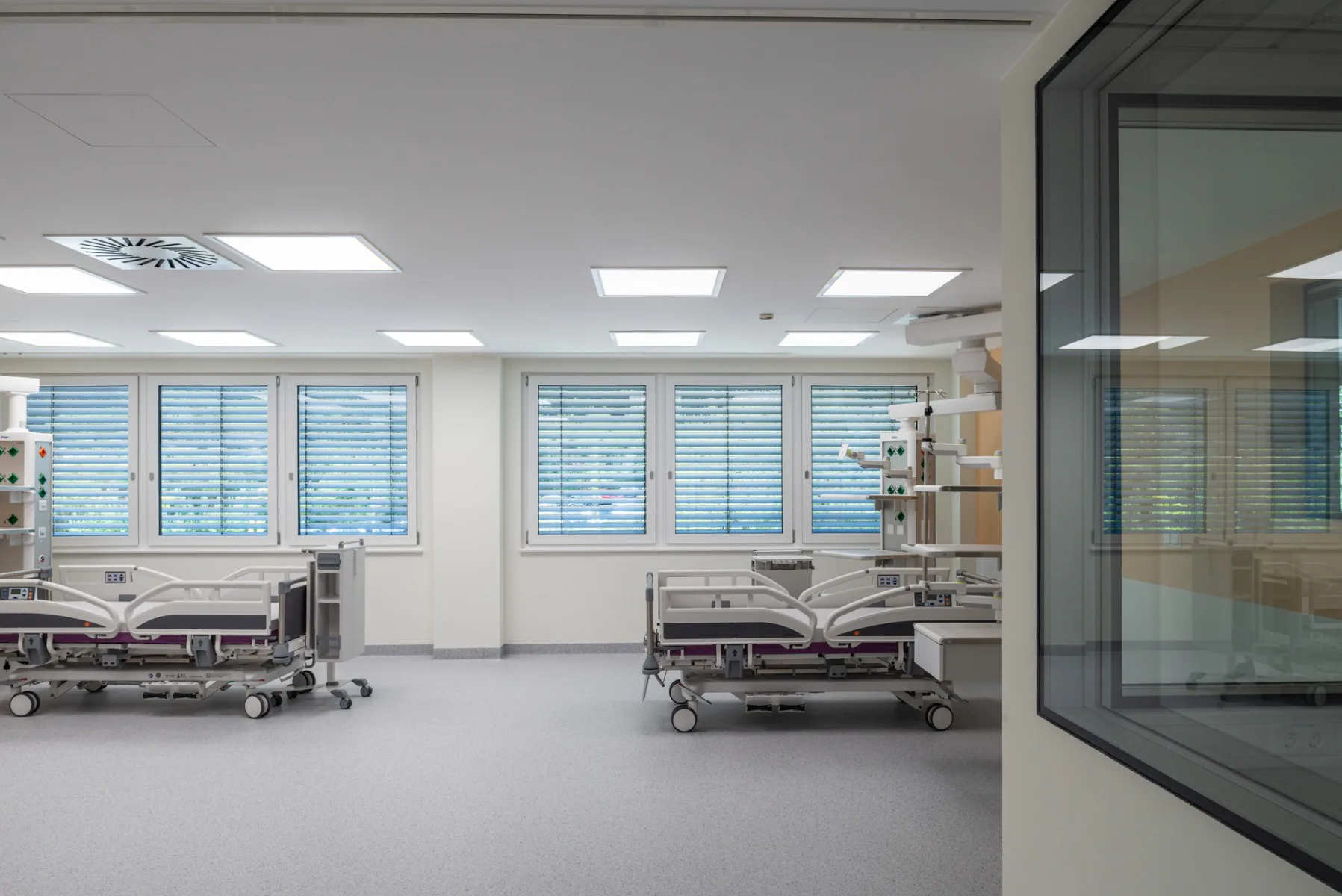 Im 2.OG befinden sich die neuen Räume für die Intensivmedizin – teils sind die stützenfreien Räume bis zu 50 m2 groß