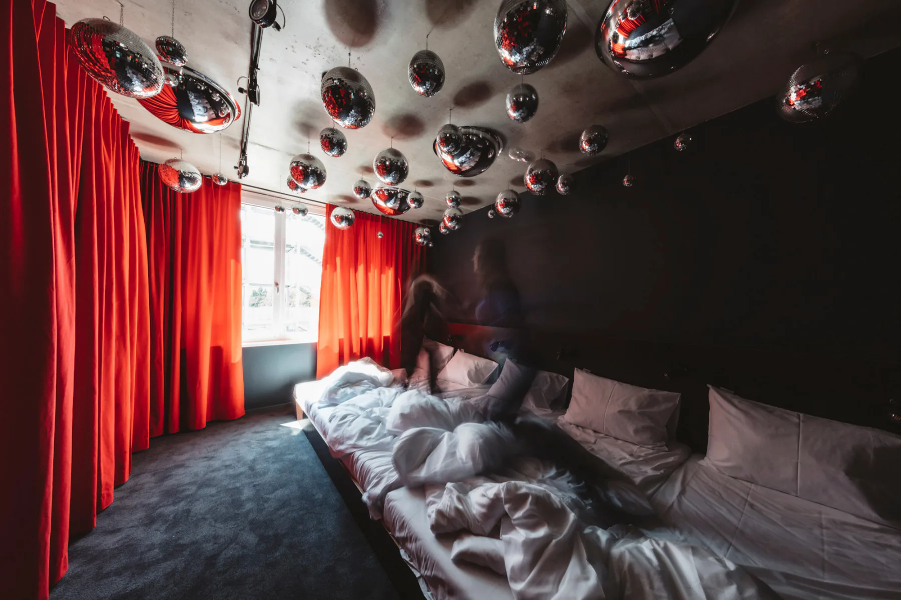 Die Discobude ist mit fünf Betten und einem Soundsystem ideal für private Partys.