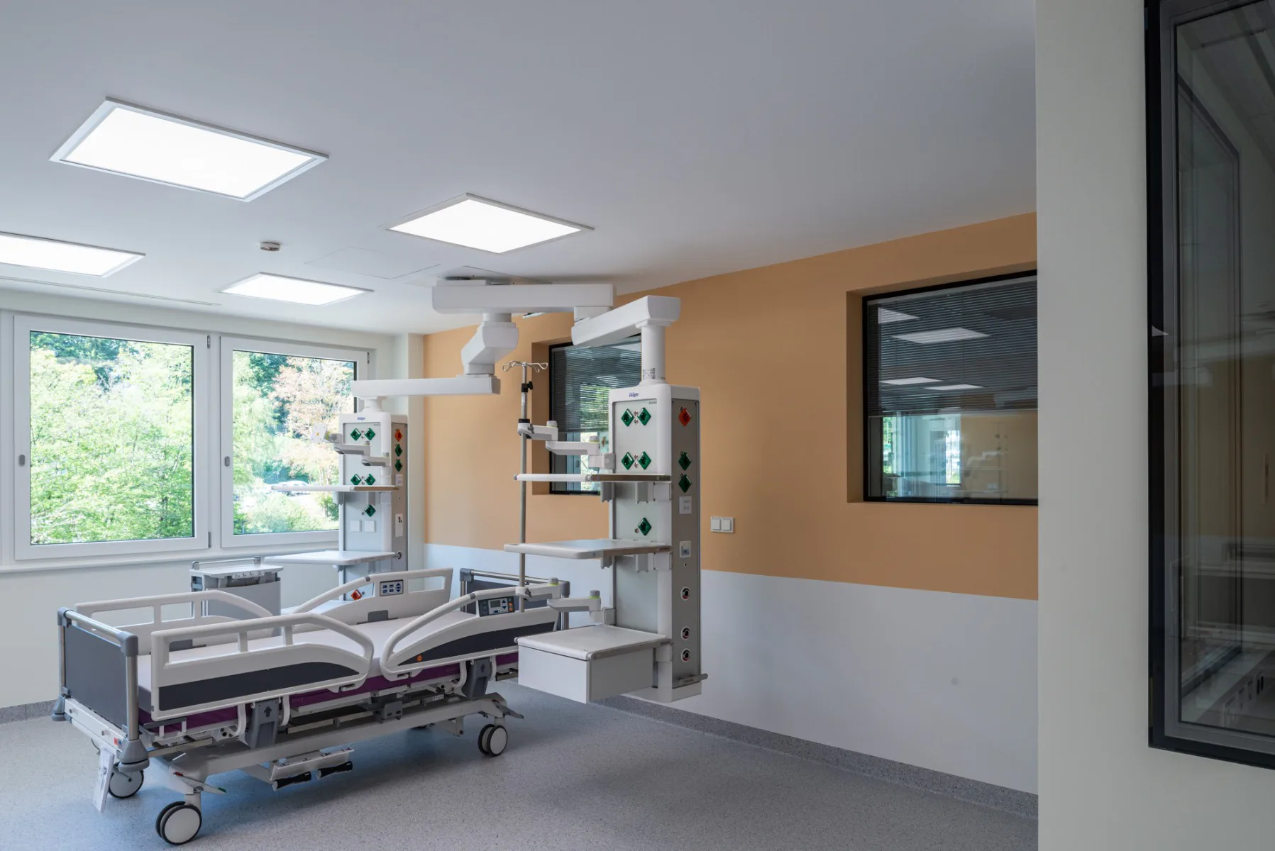 Im 2.OG befinden sich die neuen Räume für die Intensivmedizin – teils sind die stützenfreien Räume bis zu 50 m2 groß